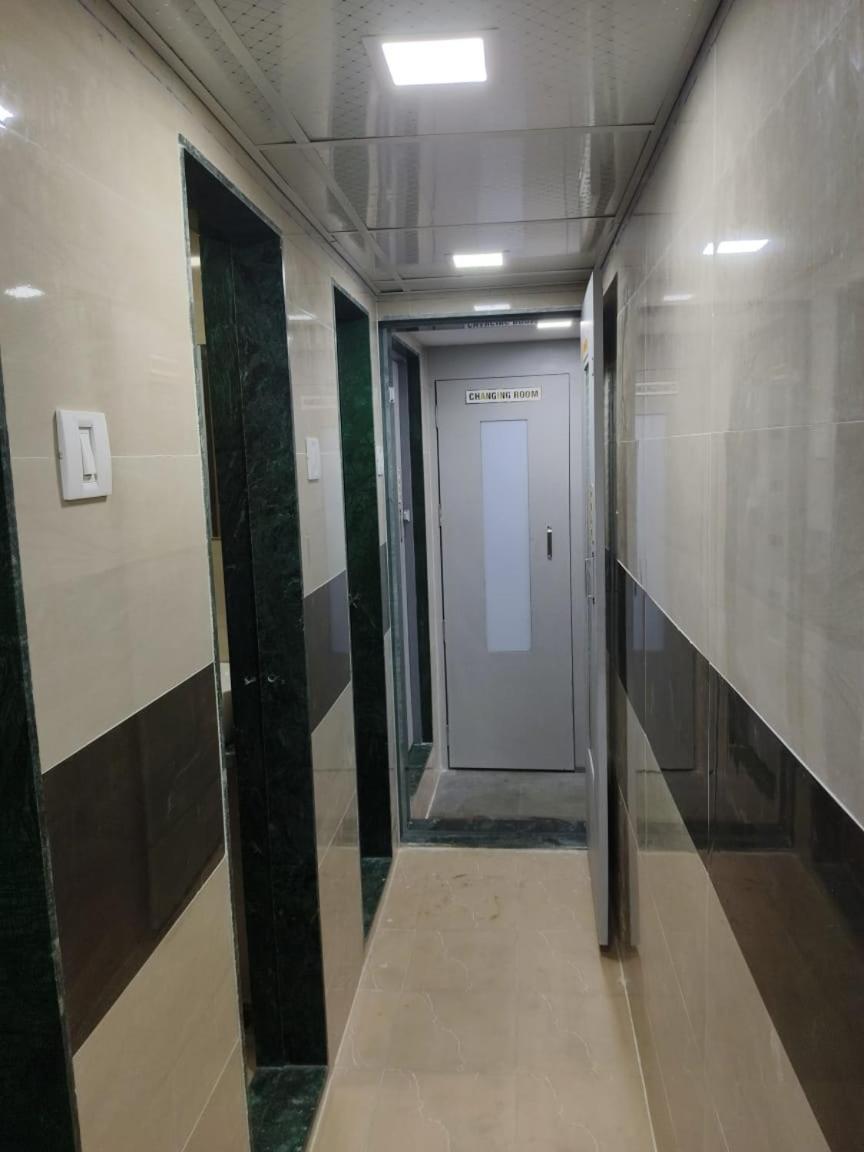 Rest Inn Hostel Dormitory Мумбаи Экстерьер фото